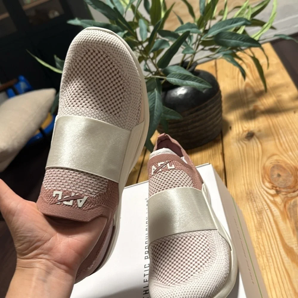 NEW APL Ivory Cream  Pink Athletic Slip-On Shoes sz11 - Picture 4 of 13